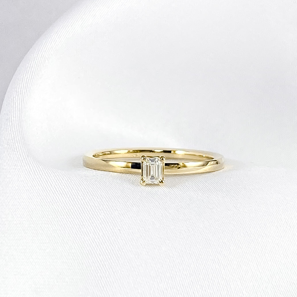 Emerald Solitaire Diamond Ring