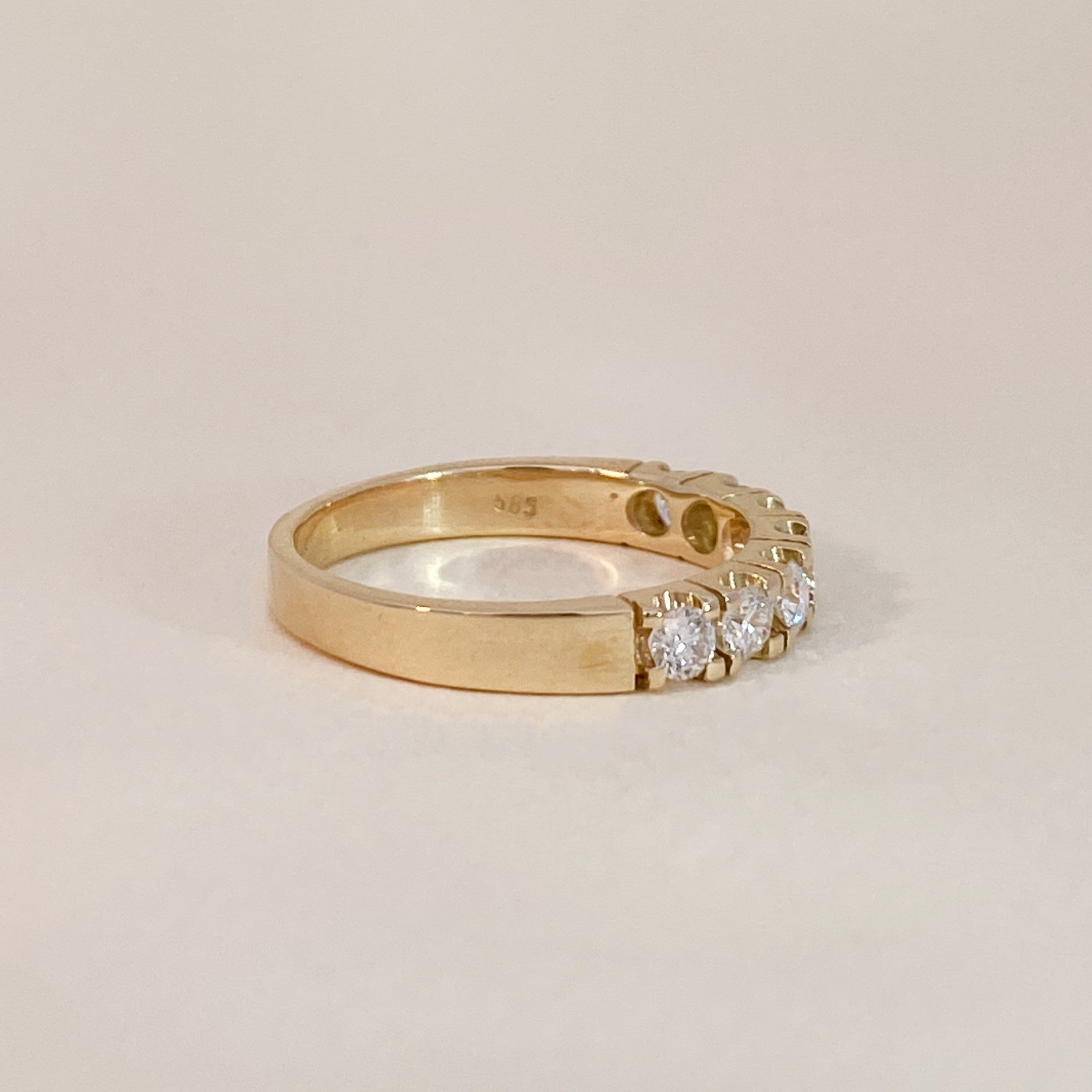 Bold oro diamanten rij ring