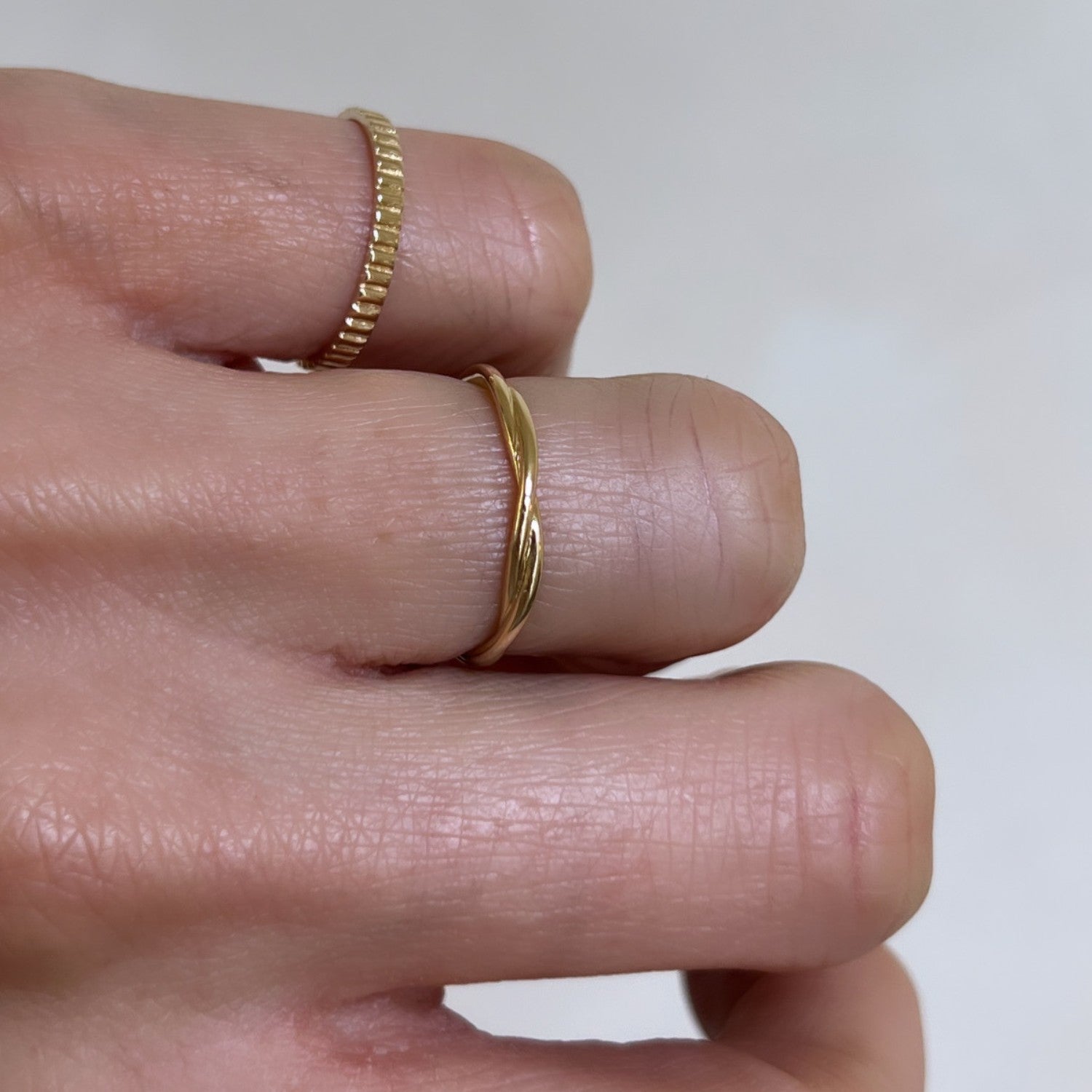 Smalle Gouden Gedraaide Ring