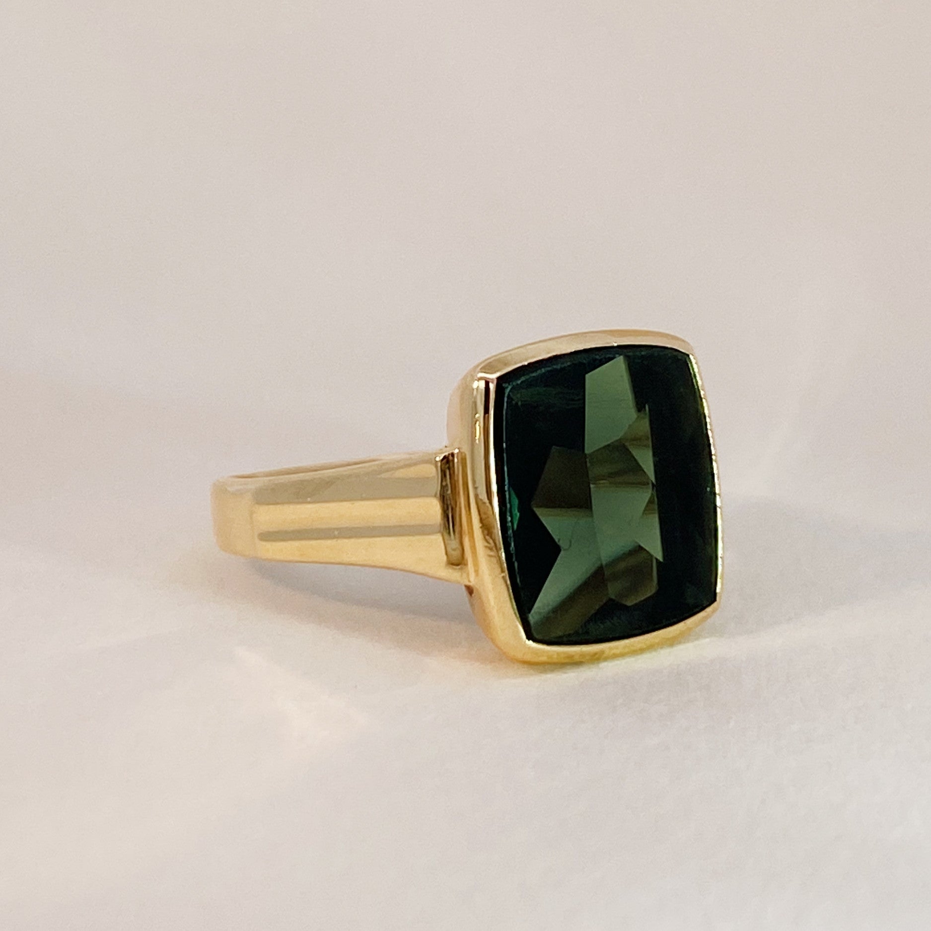 Spinel statement ring