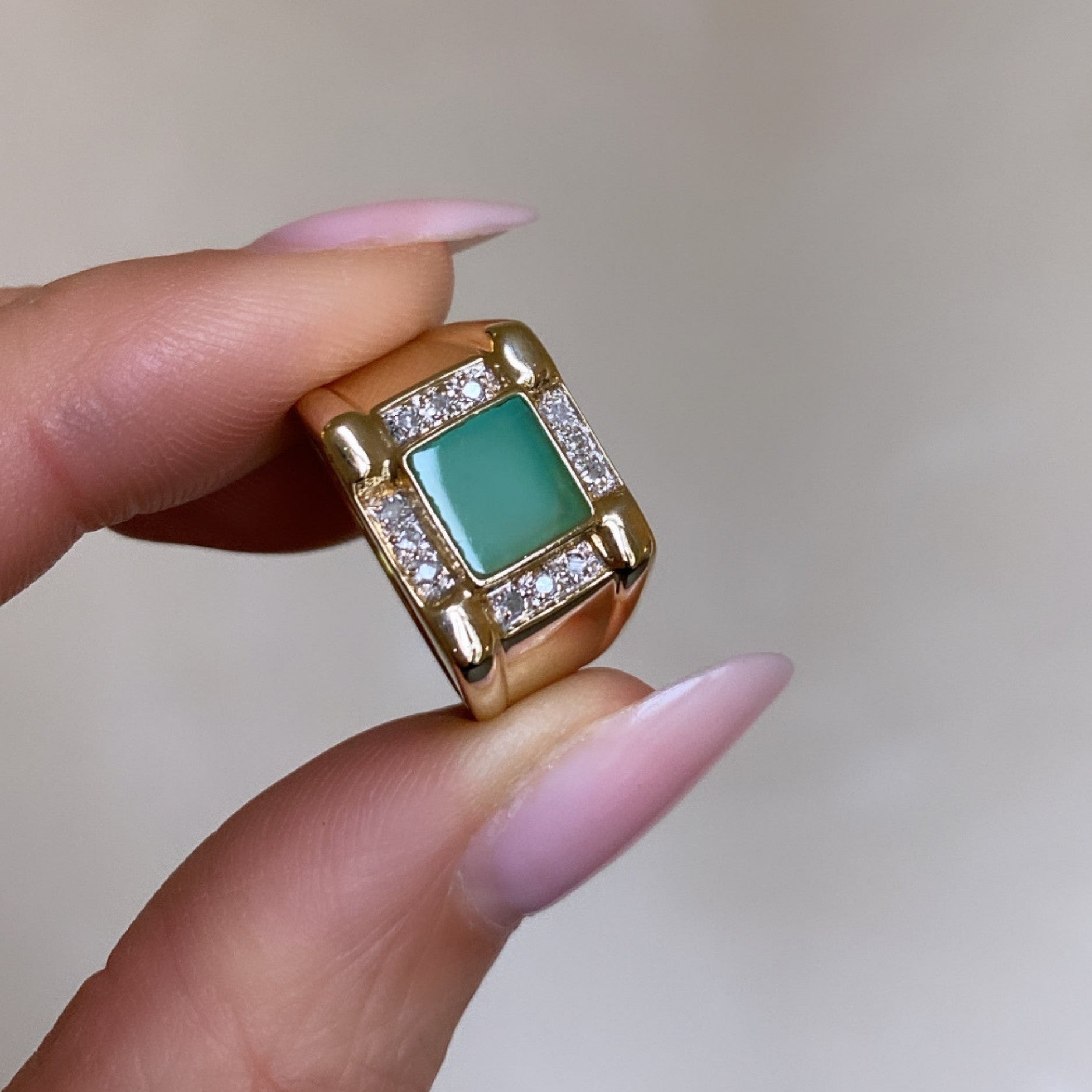 Vintage ring met groene steen