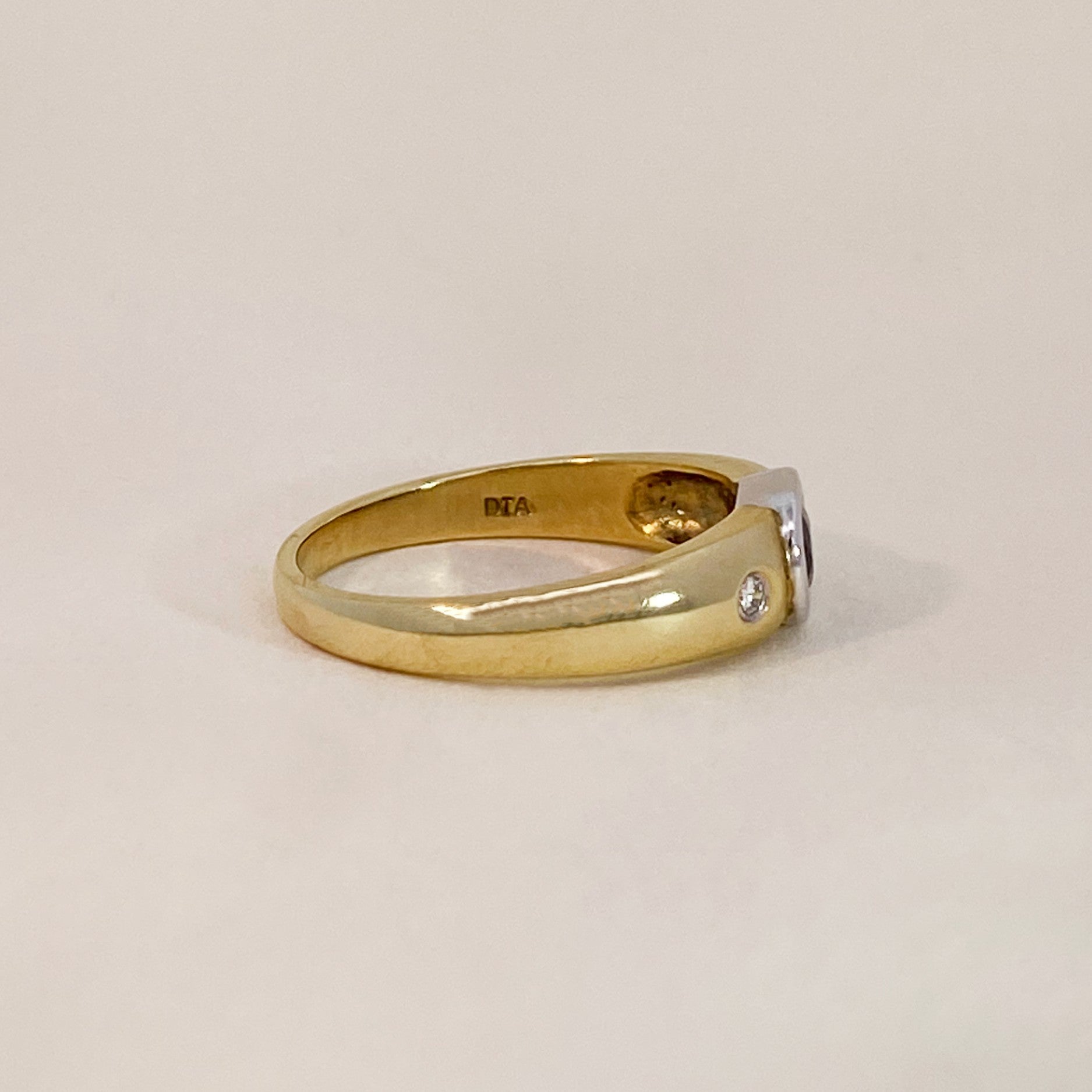 Vintage Oval Sapphire Diamonds Ring