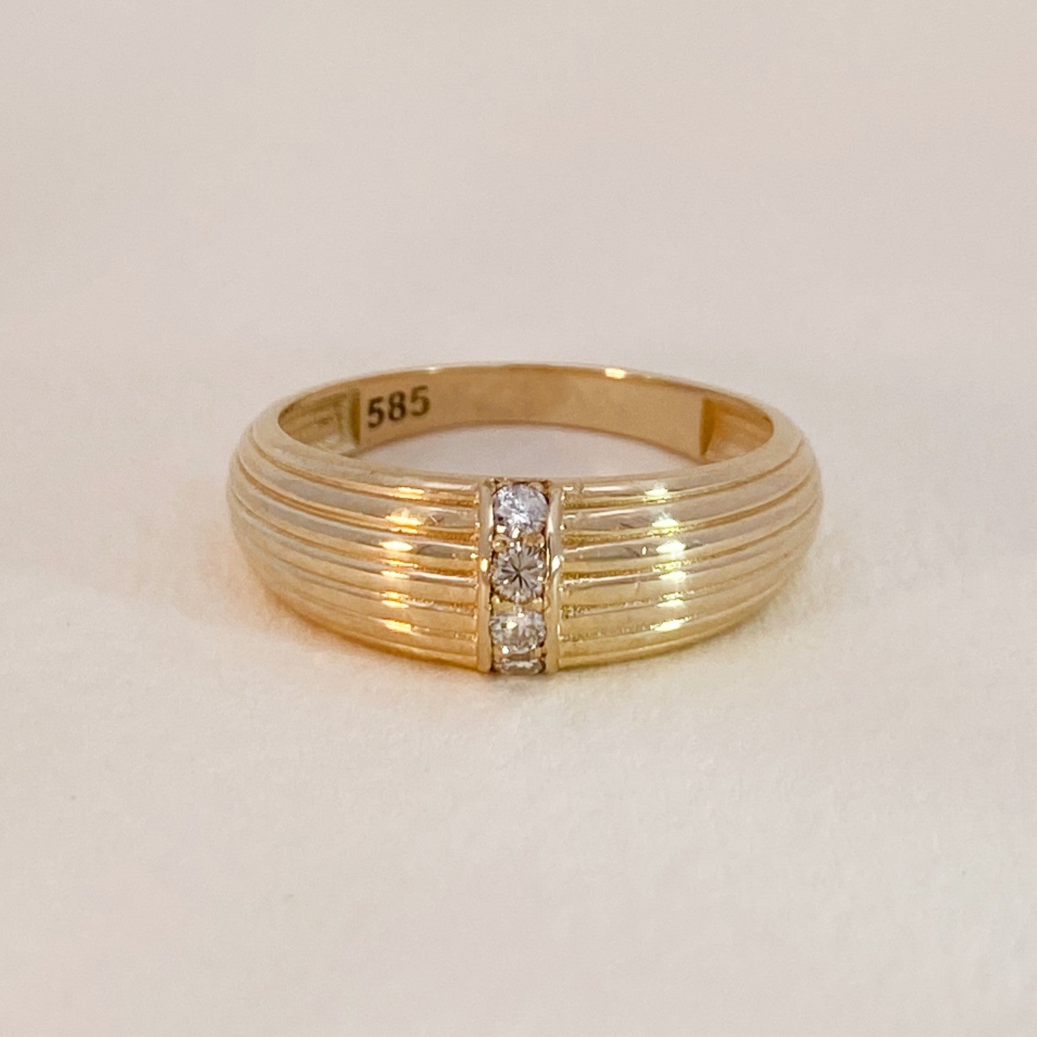 Vintage Ring with Structure and Diamonds