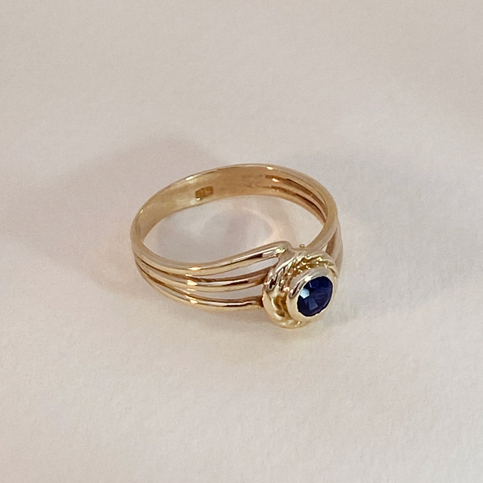 Vintage blauwe saffier ring