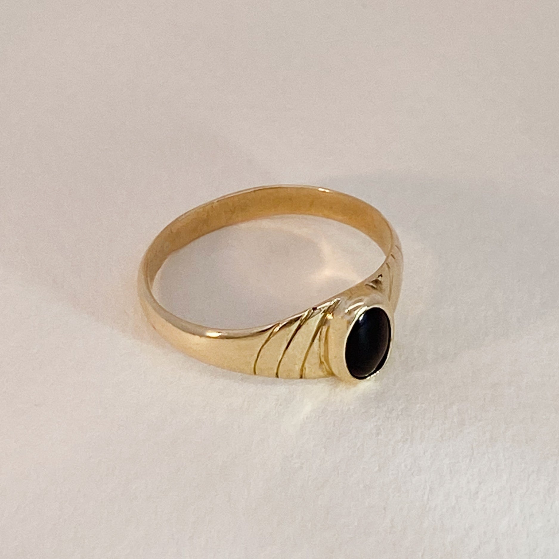 Vintage oval onyx ring