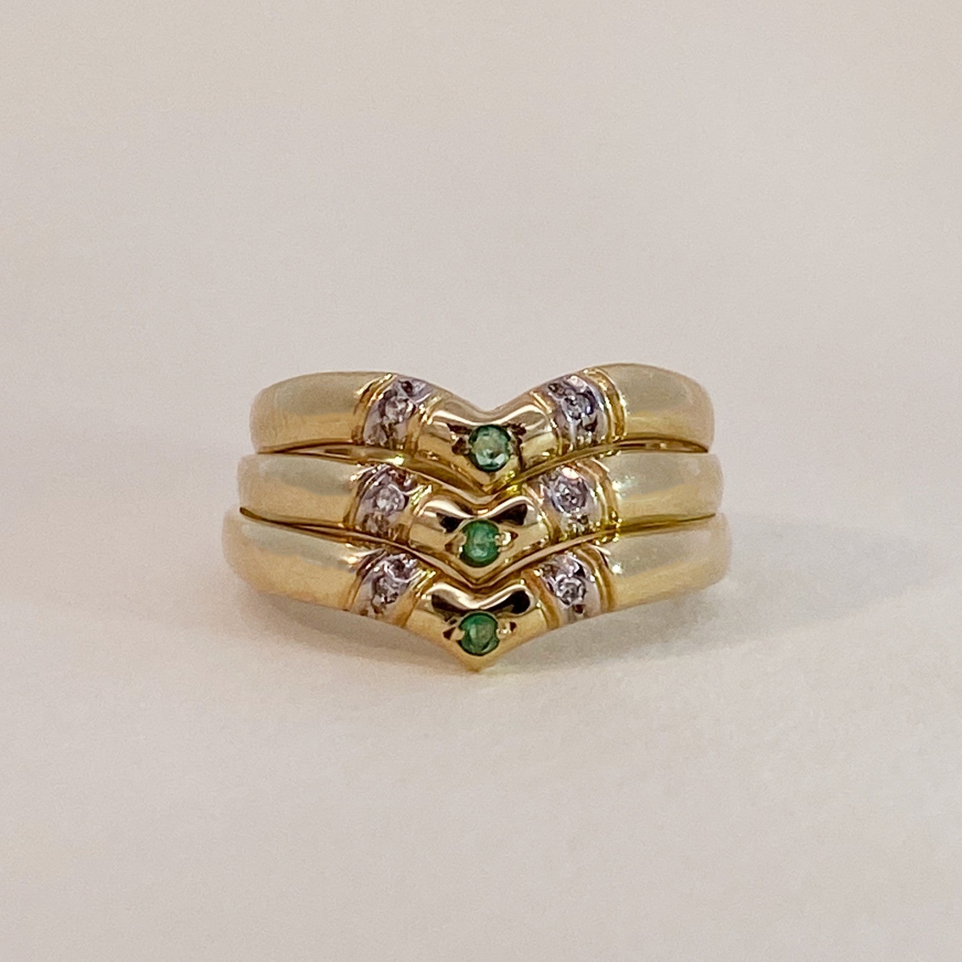Vintage ring met groene saffier en diamanten