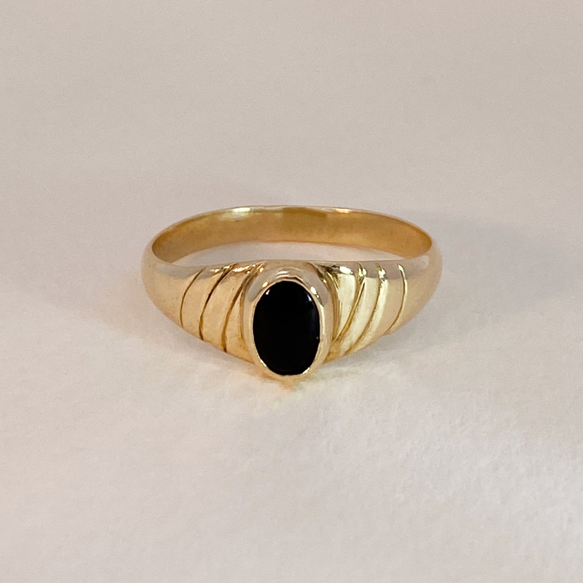 Vintage ring met onyx