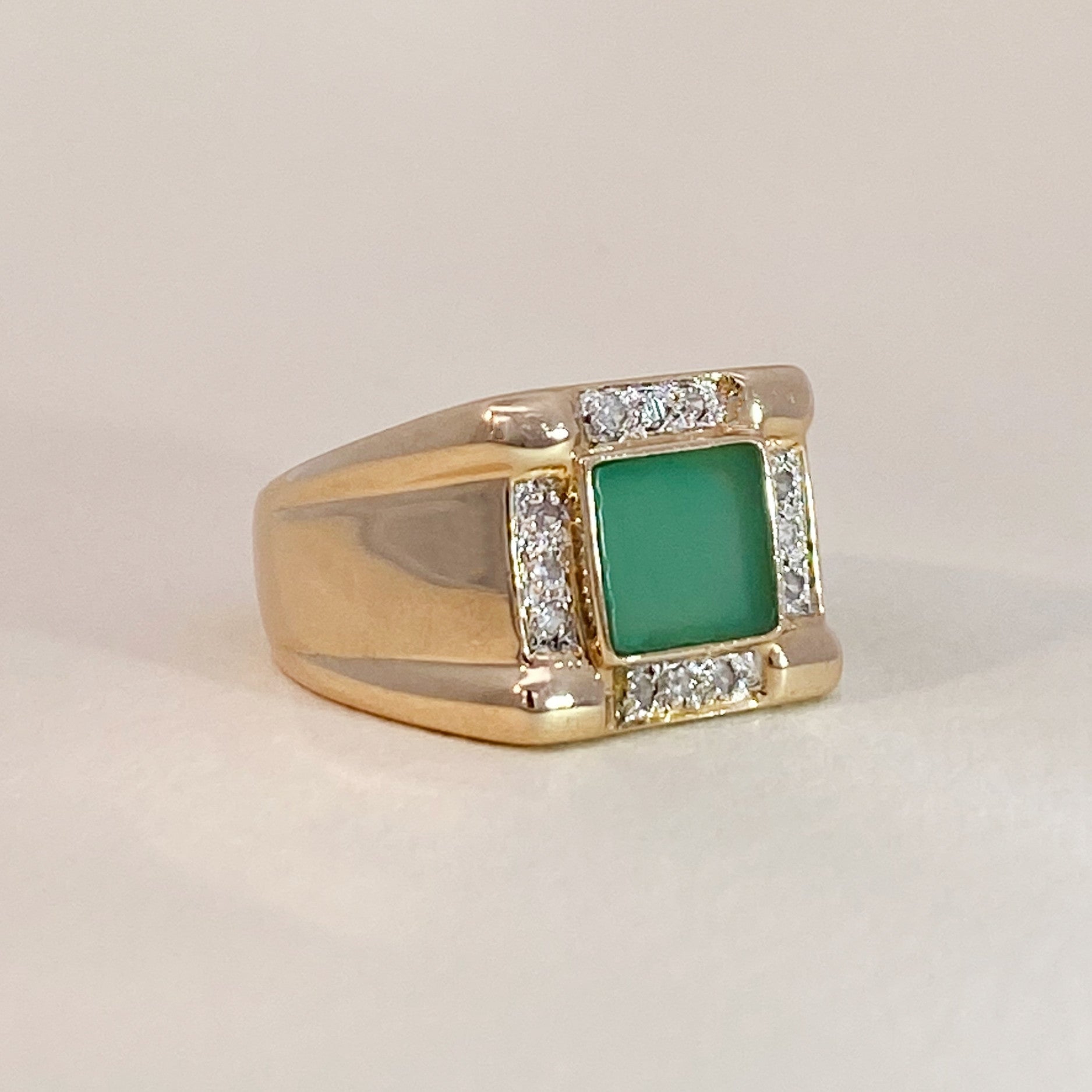 Vintage ring met groene steen