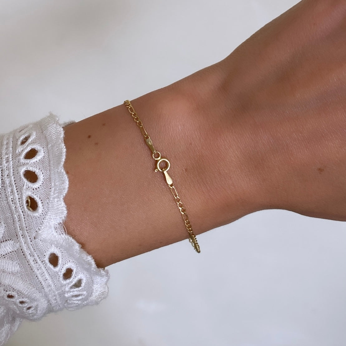 Delicate Figaro bracelet