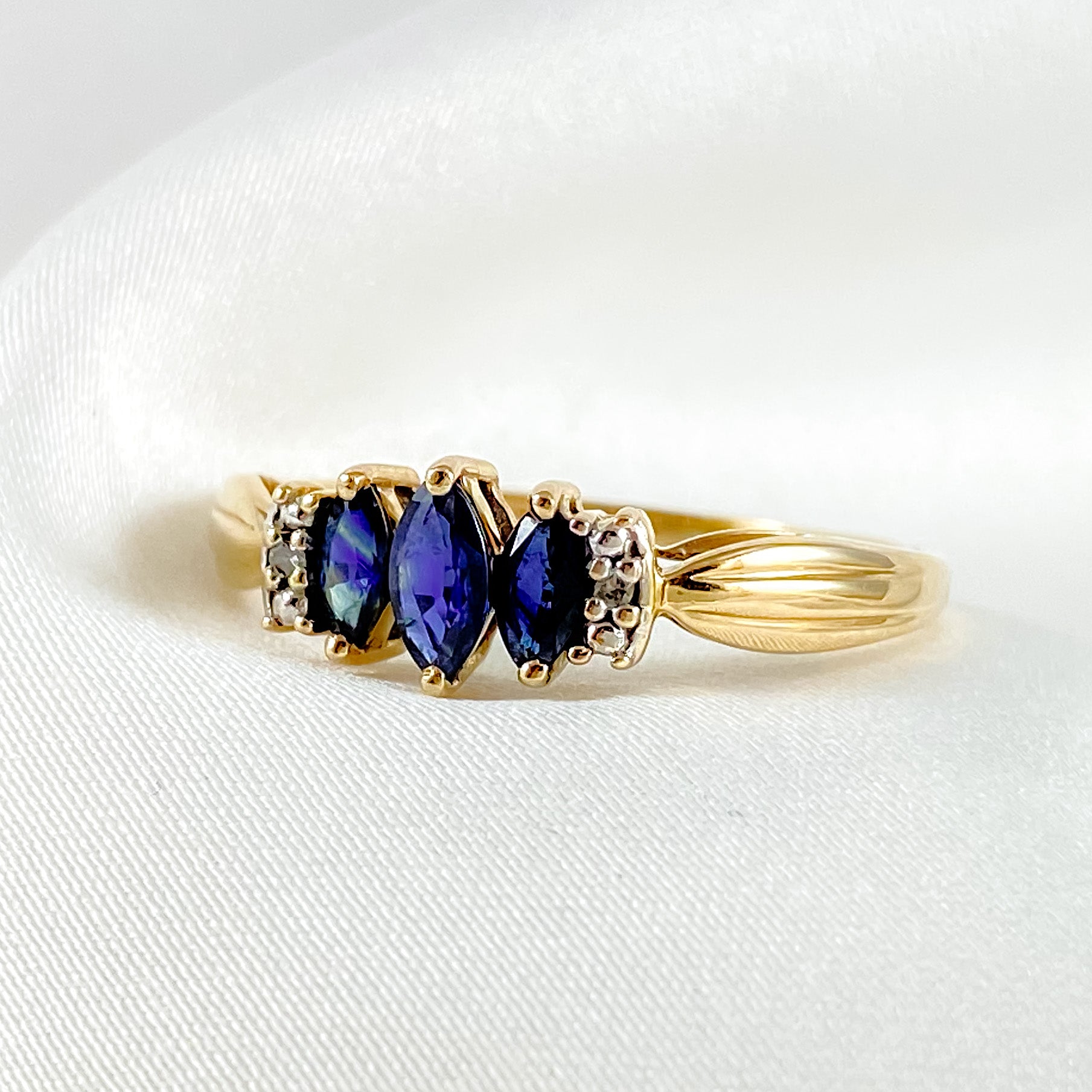 Vintage Sapphire & Diamonds Ring