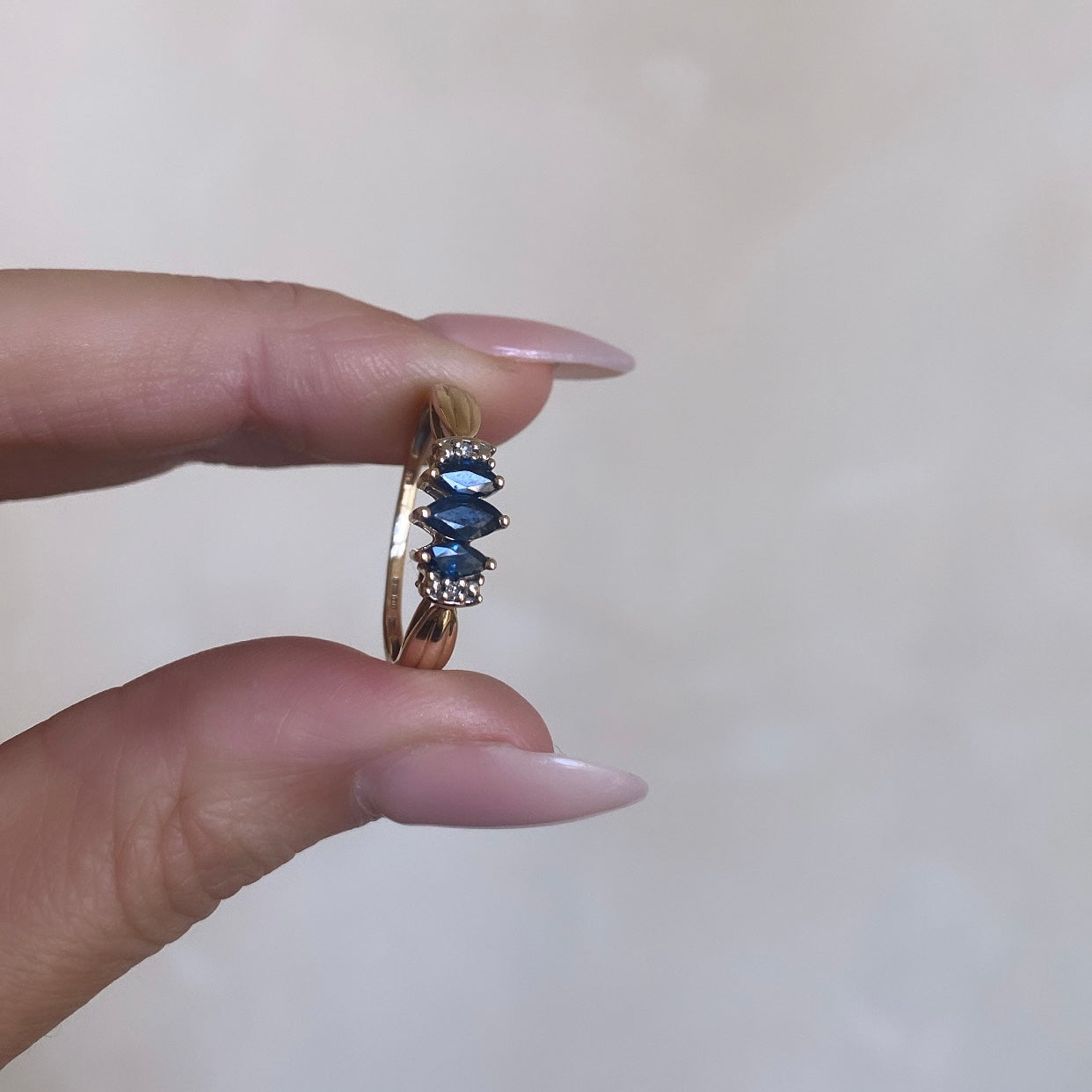 Vintage Sapphire & Diamonds Ring