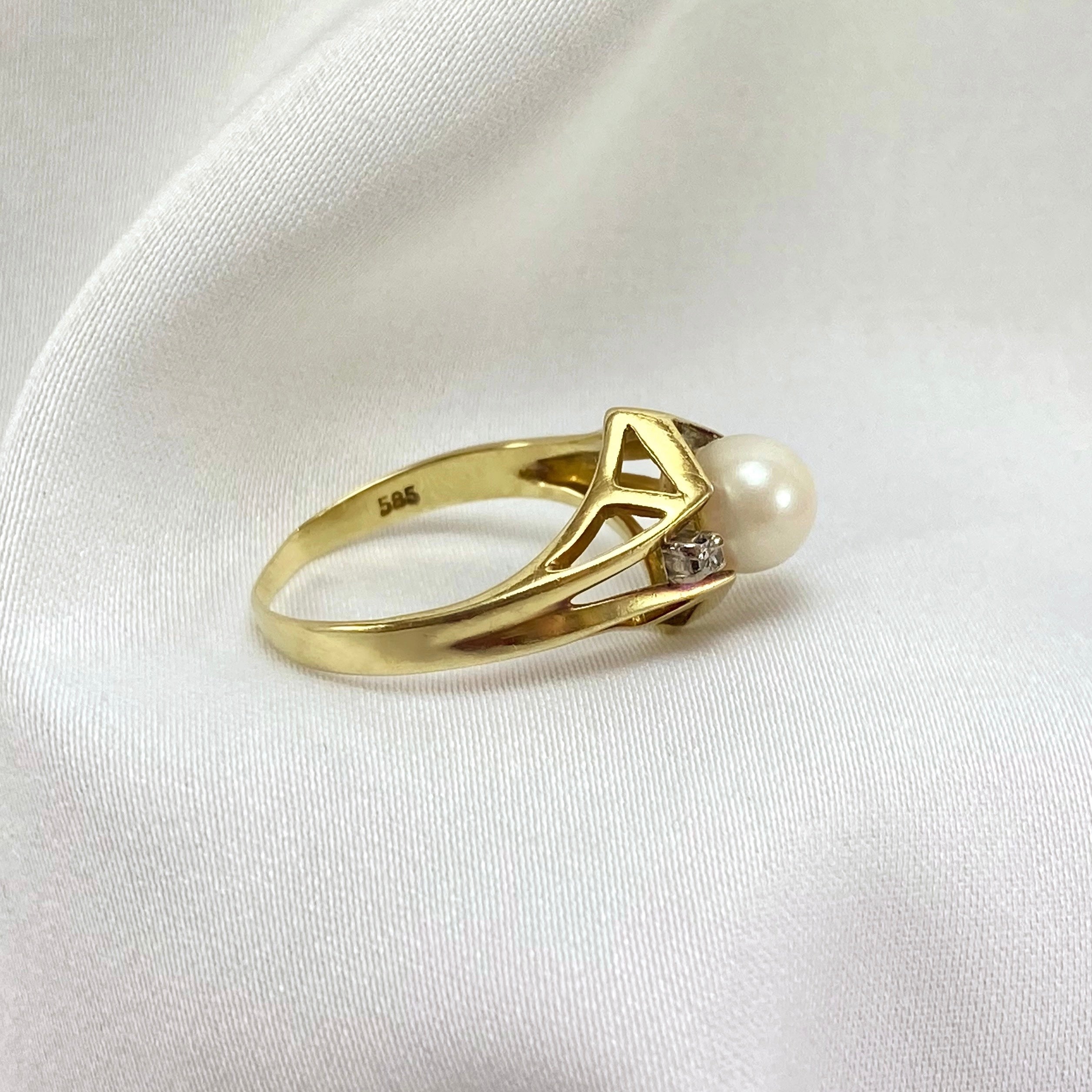 Angular Pearl Beauty Ring