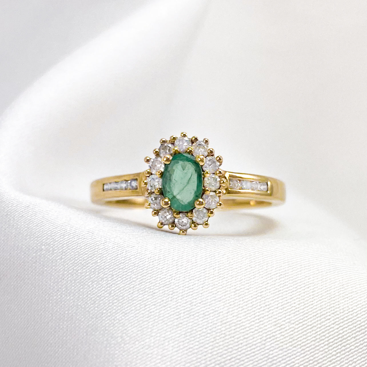 Vintage Emerald & Diamonds Ring