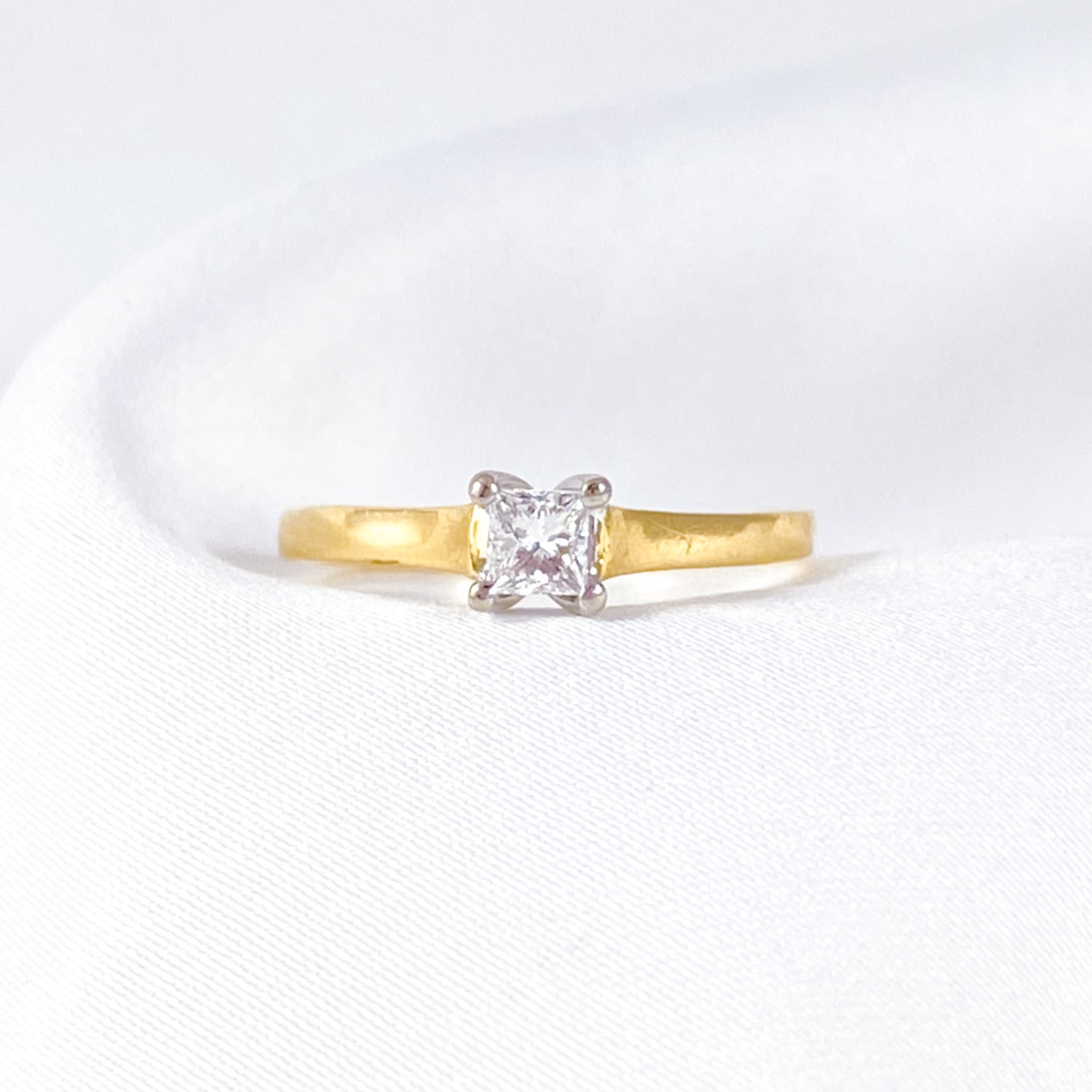 Vintage Solo Diamond Ring