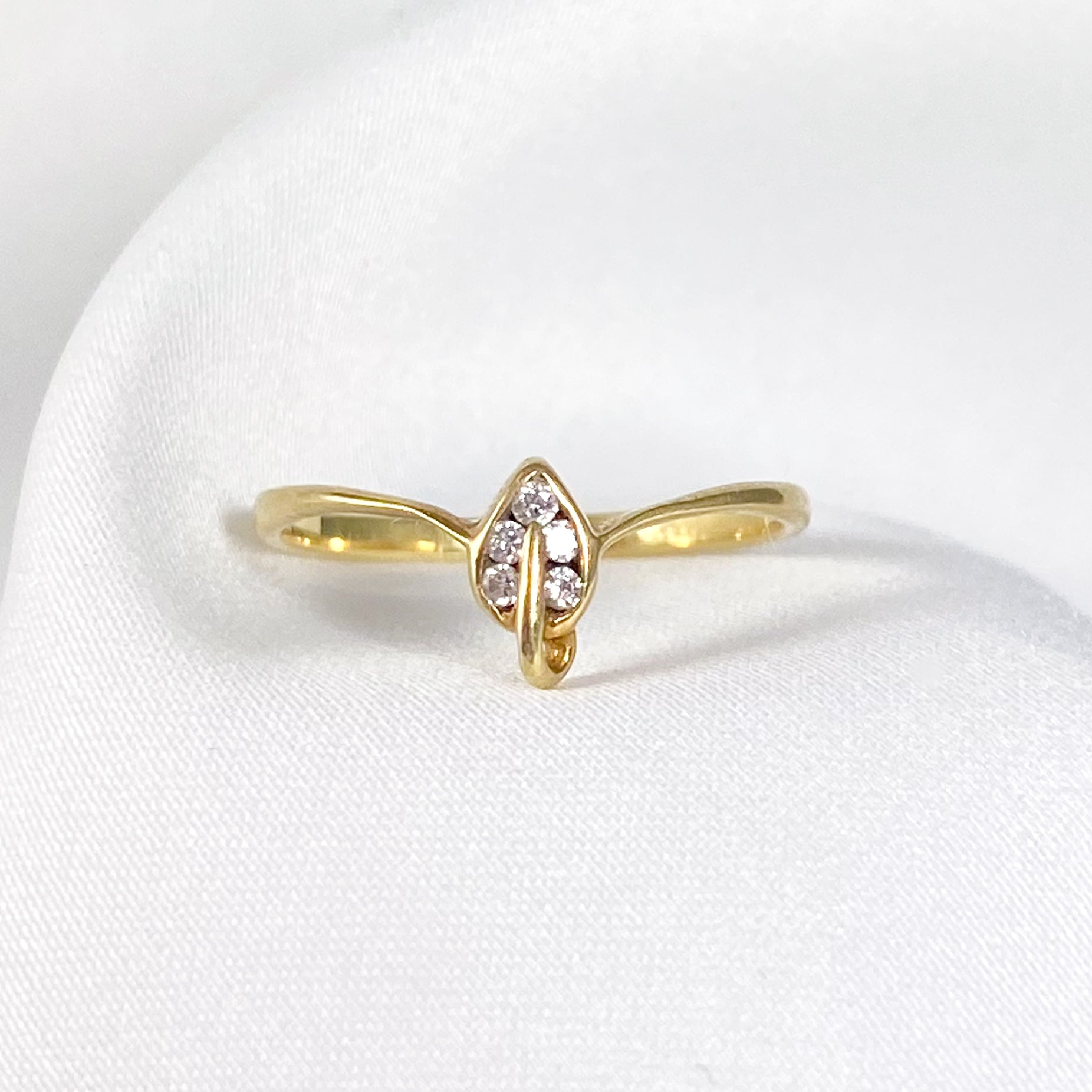 Vintage elegant diamond ring